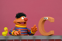 NECA SESAME STREET - ULTIMATE ERNIE 7” SCALE ACTION FIGURE