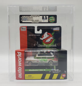 Auto World Silver Screen Machines 1:64 Scale 2013 Ghostbusters Ecto-1A (Slimed) Electric Slot Racer Vehicle Set DCA Graded 8.5