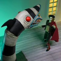 NECA BEETLEJUICE BEETLEJUICE - ULTIMATE MATADOR BEETLEJUICE & SANDWORM 7" SCALE ACTION FIGURE 2-PACK