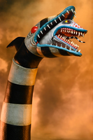NECA BEETLEJUICE BEETLEJUICE - ULTIMATE MATADOR BEETLEJUICE & SANDWORM 7" SCALE ACTION FIGURE 2-PACK