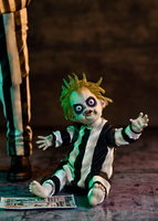 NECA BEETLEJUICE BEETLEJUICE - ULTIMATE STRIPED SUIT BEETLEJUICE 7" SCALE ACTION FIGURE