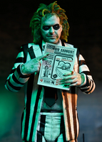 NECA BEETLEJUICE BEETLEJUICE - ULTIMATE STRIPED SUIT BEETLEJUICE 7" SCALE ACTION FIGURE